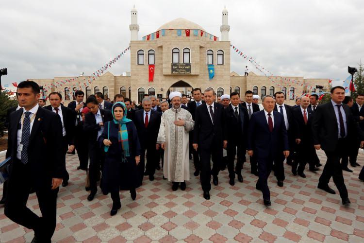 <p>Kazakistan Hoca Ahmet Yesevi Camii</p>
<p> </p>