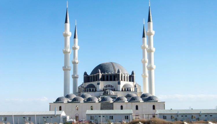 <p>KKTC Lefkoşa Hala Sultan Camii</p>

<p> </p>
