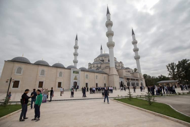 <p><strong>Kırgızistan Bişkek Camii</strong><br />
<br />
Kırgızistan, Bişkek</p>
