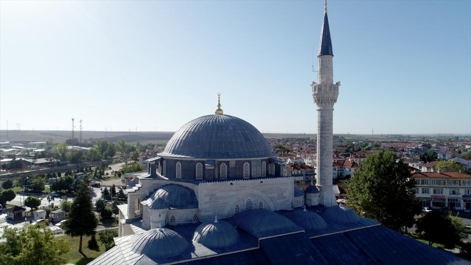 <p>Eviş, "Camilerimiz şehrin tapusudur. İslam medeniyetinin olduğunun en büyük göstergesidir. Minarelerimiz tevhidin sembolü, ezanlarımız şehadetin sembolüdür. Osmanlı Trakya'da fetih hazırlığındayken ilk yapılan cami Hızır Bey Camisi'dir. </p>