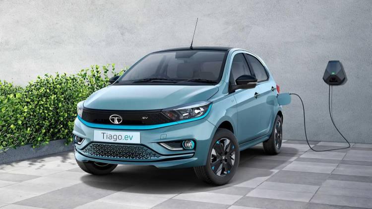 <p>Tata Tiago EV'nin fiyatı 849.000 rupiden (192.600 TL) başlayıp 1.179.000 rupiye (267.500 TL) kadar çıkıyor.</p>
