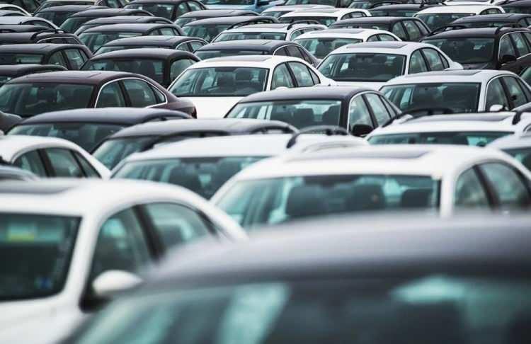 <p>EN ÇOK SUV TERCİH EDİLDİ</p>
<p> </p>
<p>Gövde tiplerine göre değerlendirildiğinde ise en çok tercih edilen gövde tipi SUV otomobiller (yüzde 40,4 pay, 161.321 adet) oldu. </p>
<p>SUV otomobilleri, yüzde 37,5 pay ve 149.542 adet satış ile Sedan ve yüzde yüzde 20,3 pay ve 80.968 adet satış ile H/B otomobiller takip etti.</p>
