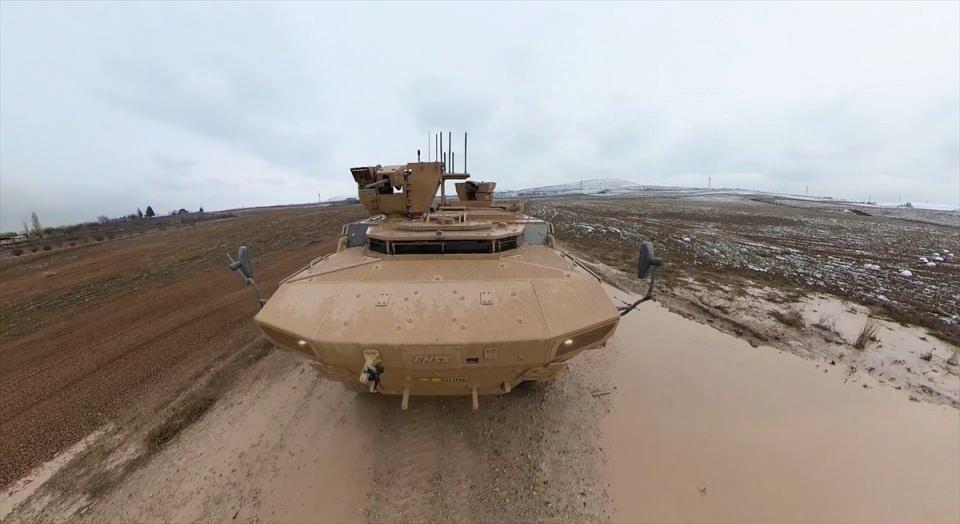 <p><strong> "Koruma seviyesi en yüksek araç"</strong><br />
<br />
Aybars Küçük, Özel Operasyonlar Aracı'nın şu ana kadar yaptıkları koruma seviyesi en yüksek araç olduğuna dikkati çekti.</p>

