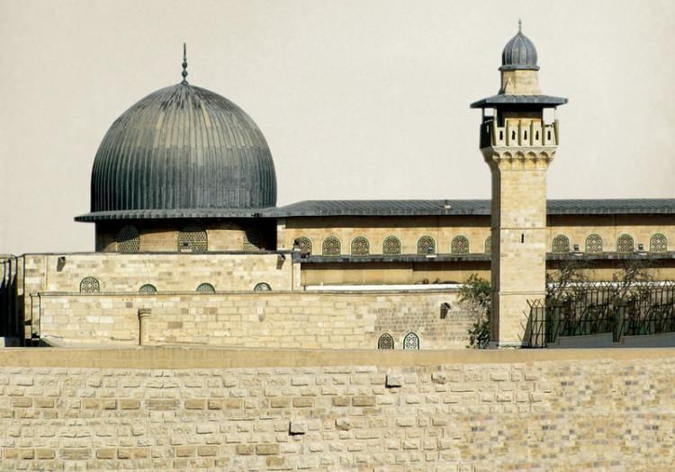 <p><span style="color:#008080"><strong>Bununla beraber Aksa'nın yerine,&nbsp;M.S. 70 yılında Romalılar tarafından yıkılan S&uuml;leyman Mabedi'nin yeniden inşa edilmesi hedefleniyor.&nbsp;</strong></span><strong><a href="https://www.yasemin.com/" target="_blank"><span style="color:rgb(255, 255, 255)">Yasemin.com</span></a></strong></p>
