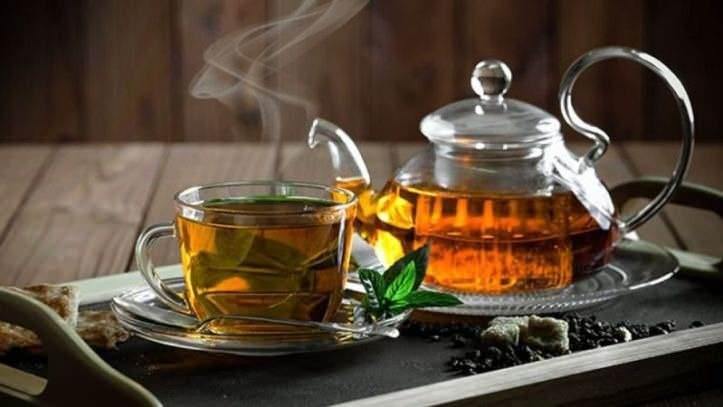 <p><span style="color:#000000"><strong>Ayrıca içerisinde bulunan antioksidanlar sayesinde kötü kolestrolü düşüren çay kalp sağlığını da korumaktadır. </strong></span></p>