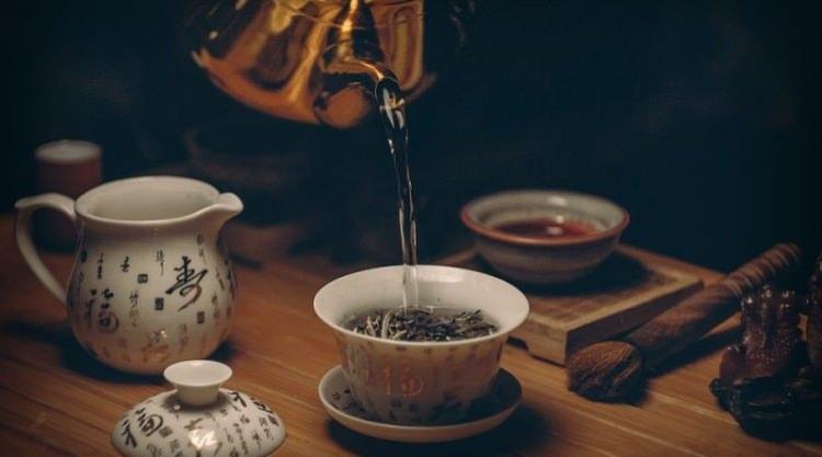 <p><span style="color:#000000"><strong>Öte yandan içerisinde bol miktarda magnezyum barındıran Darjeeling çayı, diş ve kemik sağlığında da öncü bir rol üstleniyor.</strong></span></p>
