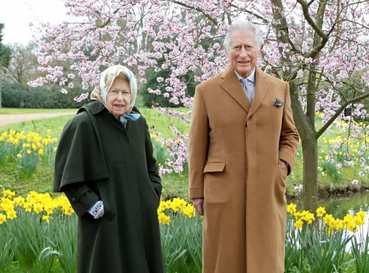 <p><span style="color:#000000"><strong>Gösterişli yaşam tarzlarıyla tüm dünyanın yakından takip ettiği İngiliz Kraliyet Ailesi, 70 yıldır tahtın sahibi olan Kraliçe II. Elizabeth'in vefatıyla köklü bir değişime adım attı. Tıbbi gözetim altında tutulduğu hastanede 96 yaşında yaşama gözlerini yuman Kraliçe'nin ardında 64 yıldır Prens olarak hafızalarda yer edinen Kral III. Charles, tahta geçti.</strong></span></p>
