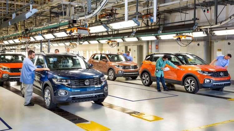 <p>Yapı malzemeleri devi Heidelberg ise üretimi, düşük maliyet nedeniyle hafta sonuna kaydırdı. Eon, VW ve Merck gibi dev kuruluşlar özel enerji tasarruf birimleri oluşturdu.</p>
<p> </p>