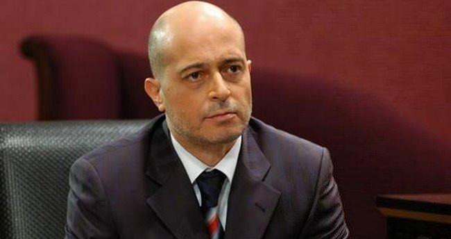 <p><strong>Tuncay Kantarcı - Osman Wöber</strong></p>
<p>Gümrükleri elinde bulunduran Tuncay Kantarcı’yı Osman Wöber canlandırdı. Usta sanatçı tiyatro, sinema ve dizilerdeki başarılı performansıyla hafızala kazındı. Wöber, 25 Haziran 2022 tarihinde kalp krizi geçirerek vefat etti.</p>