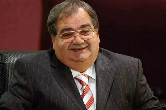 <p><strong>İplikçi Nedim-İsmail İncekara</strong></p>
<p>Dizinin unutulmaz karakterlerinden biri olan ve 'Çaaakiiiir kuuuzuuum' repliği ile hatırlanan İplikçi Nedim’e İsmail İncekara hayat verdi. Başarılı sanatçı 72 yaşında 7 Ekim 2022 tarihinde hayatını kaybetti.</p>