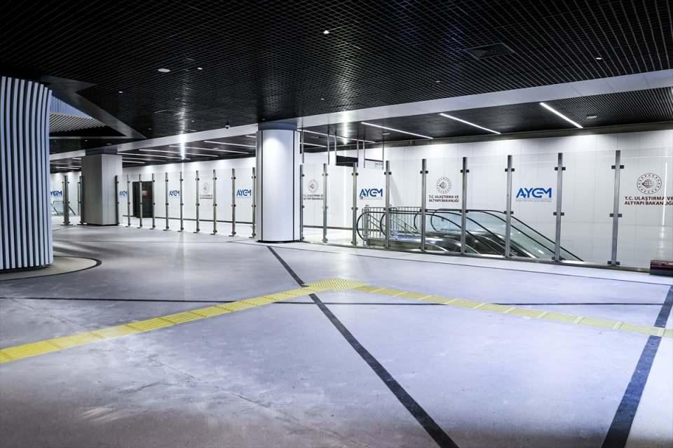 <p>Havaalanını da sık kullanan biriyim. Şehir dışına gitmek için İzmir, Ankara ve Ağrı'ya gitmek için metroyu kullanmak benim için avantaj sağlayacak."</p>
