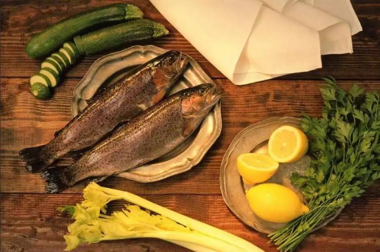 <p><strong>​Faydaları saymakla bitmeyen balık, dengeli beslenmenin bir parçasıdır. İçerdiği omega-3 yağ asitleri, D vitamini ve selenyum gibi besin bileşenlerinin bulunması balığı daha da çekici kılan bir besin haline getiriyor. </strong></p>

<p> </p>
