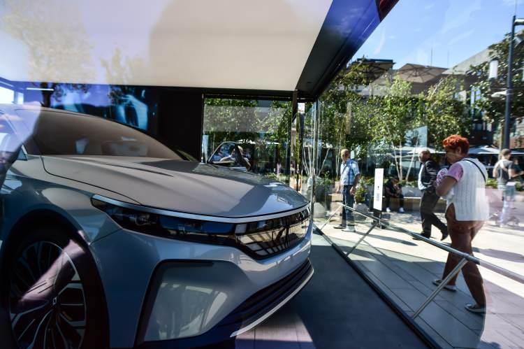<p>Yerli ve milli otomobil Togg 29 Ekim 2022 tarihinde hem fabrika açılışı yapacak hem de ilk otomobil banttan inmiş olacak. </p>
