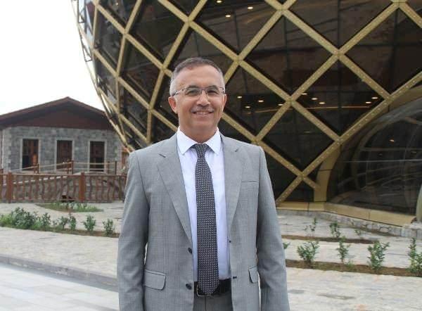 <p>‘İHTİYAÇ OLURSA 1500 YATAK KAPASİTESİNE ÇIKABİLECEK’</p>
<p>Şehir Hastanesi'nde gelinen son durumu değerlendiren Rize Valisi Kemal Çeber, “Şehir Hastanesi projesinde deniz dolgu işlemi yüzde 70'in üzerine çıktı. Yıl sonu itibarıyla ihalesinin yapılmasını planlıyoruz.</p>