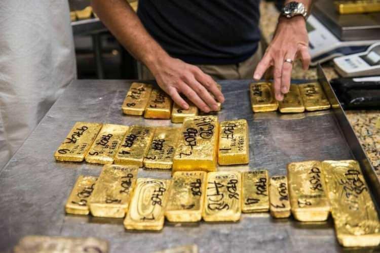 <p>WGC açıklamasında <strong>"Tüketici talebindeki büyümenin geniş bir kısmı doğu piyasalarından geldi. Son zamanlardaki dinamikler gösterdi ki Asya'dan gelen talep batıda yaşanan altın piyasasından çıkışları dengelemek için yeterli oldu"</strong> ifadeleri kullanıldı.</p>