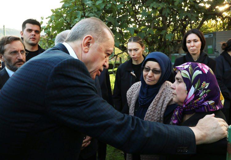 <p>Törenin ardından Rahman Özçelik'in cenazesi toprağa verildi. Öte yandan, Rahman Özçelik’in bekar olduğu ve 2019 yılında maden ocağında iş başı yaptığı öğrenildi.</p>