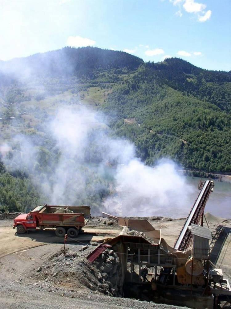 <p><strong>Kastamonu - Küre (2004)</strong></p>
<p>Kastamonu'nun Küre ilçesinde 8 Eylül 2004'te bakır madeninde çıkan yangında 19 kişi hayatını kaybetti.</p>