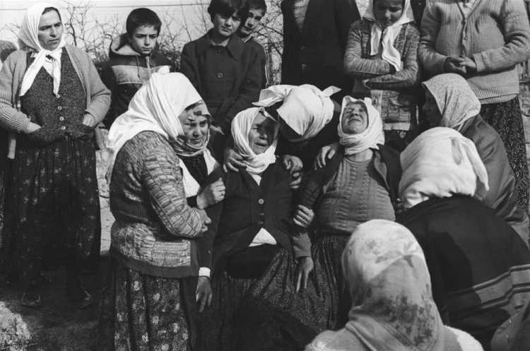 <p>1941'den bugüne kadar Türkiye'nin birçok bölgesinde yer alan kömür ve diğer maden ocaklarında yaşanan, pek çoğu grizu patlaması, göçük ve yangından kaynaklı olmak üzere iş kazalarında 3 binden fazla işçi hayatını kaybetti. Bu kazalarda 100 bini aşkın kişi ise yaralandı.</p>