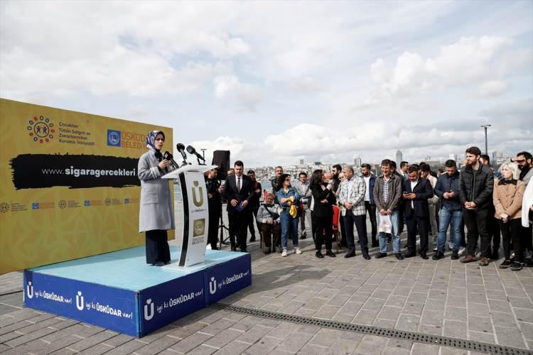 <div>Yeşilay Yönetim Kurulu Üyesi Esra Albayrak, kamuoyunun farkındalığının yükseltilmesinin önemli olduğuna dikkati çekti.</div>
<div>Albayrak, "Bu mücadele evet hepimizin mücadelesi ama en çok da gençlerin mücadelesi. Çünkü hedefte siz varsınız. Endüstri kendisine uzun süre sigara kullanacak kişileri arar. Yaklaşık 60 yıllık bir müşteri avından bahsediyoruz. Sizlerin sağlığını önemsiyoruz. Farkında olmanız önemli." diye konuştu.</div>
<div>Tütün endüstrisinin bilimsel bilgiyi zayıflatarak sahte bilgi üretmek gibi taktikleri olduğunun altını çizen Albayrak, elektronik sigaranın da güya tütünün zararlarını azalttığının iddia edildiğini ancak bu sigaranın da zararlı olduğunu söyledi.</div>
<div> </div>
<div>Albayrak, şunları kaydetti:</div>