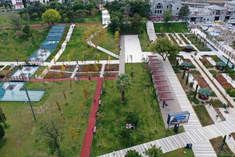 <p>Başkan Ömer Arısoy, “Sadece Zeytinburnu Millet Bahçesi'ni değil aynı zamanda Zeytinburnu Buz Adası’nı da bu törenle birlikte resmen açmış olacağız.</p>