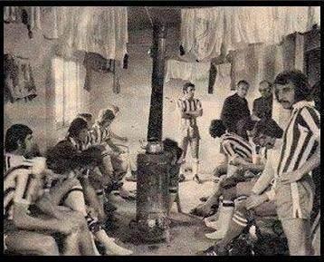 <p>1974<br />
Beşiktaş Soyunma Odası</p>