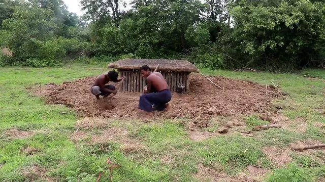<p>Primitive Survival Tool isimli YouTube kanalında doğada bulduklarıyla araç gereç yapan yetenekli adamlar bu kez havuz yaptı.</p>
<p> </p>