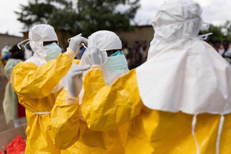 <p>Şimdi birincil odak noktamız, komşu bölgelere ve ülkelere yayılmasını durdurmak için Uganda Hükümetini bu salgını hızla kontrol altına alabilmesi için desteklemektir” demişti.</p>
