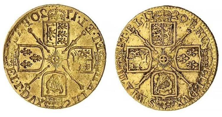 <p>Edmund ayrıca, bulguların o sırada kullanılan 50 ve 100 sterlinlik madeni paralar olduğunu söyledi ve ekledi:Joseph ve Sarah, yeni kurulan İngiltere Bankası'na, banknotlara ve hatta zamanlarının altın sikkelerine güvenmediler. Bu nedenle de İngiliz İç Savaşı'ndan ve öncesinden kalma çok sayıda madeni parayı ellerinde tutmayı seçtiler. Orijinal 18. yüzyıl döşeme tahtalarının hemen altında duran altınların bulunmaları son derece kolayken, madeni paraları asla geri alamadılar. Bunu sebebi daha da büyük bir gizem. Ancak öyle ya da böyle, bu şahane kumbara.</p>
<p> </p>
