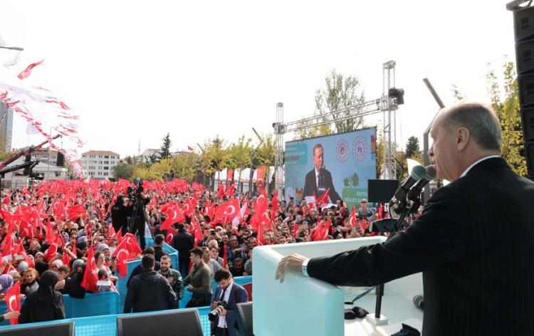 <p>Eski Türkiye'nin kavga, kaos, kriz, istikrarsızlık, güvensizlik günlerine dönersek bu tarihi fırsatı kaçırırız. </p>