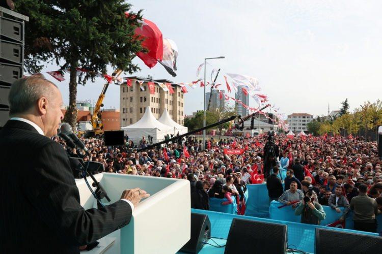<p>Millet Bahçesi içinde kitabe anıtı yer alan 15 Temmuz şehidi Kurmay Albay Sait Ertürk'ü rahmetle yad eden Erdoğan, </p>