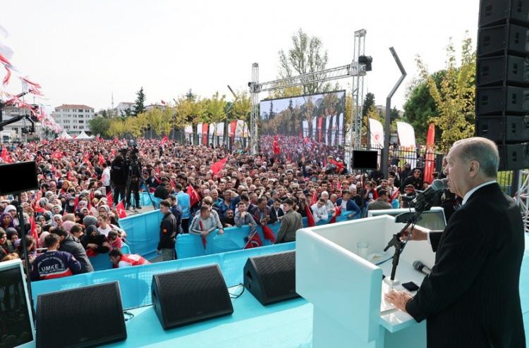 <p>2023'te Türkiye Yüzyılının önünü hep beraber açalım. İnşallah birlikte inşa edeceğiz. Bunun için sizlerden 2023'te tercihinizi çok dikkatli yapmanızı istiyorum. </p>