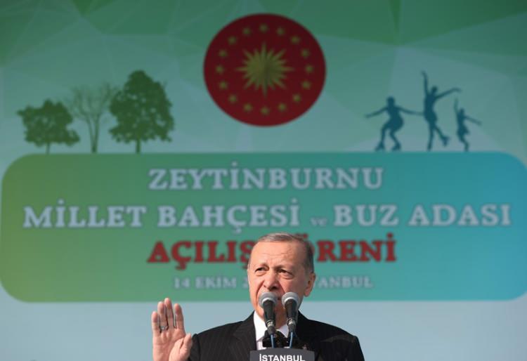 <p>Zeytinburnu Millet Bahçesi'nin ilçeye ve kente hayırlı olmasını temenni eden Erdoğan, millet bahçesi bünyesindeki Buz Adası'nın da çocuklar ve gençler başta olmak üzere tüm vatandaşlar tarafından beğeniyle karşılandığına inandığını belirtti.</p>
<p> </p>