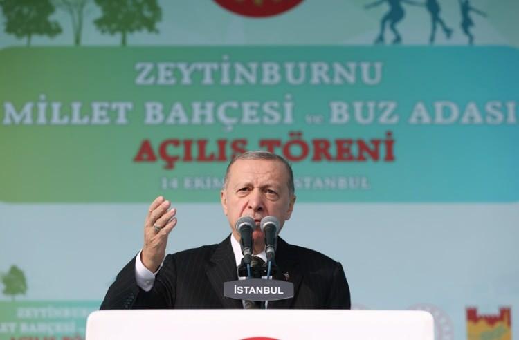 <p>Millet Bahçesi içinde kütüphane, Buz Adası bünyesinde de kadınlara yönelik spor merkezinin faaliyete geçtiğine vurgu yapan Erdoğan,</p>