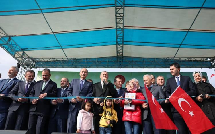 <p><strong>TERCİHİNİZİ DİKKATLİ YAPIN</strong></p>
<p>"Önce ülkemizi hayata geçirdiğimiz asırlık eser ve hizmetler sayesinde 2023 hedefleriyle buluşturduk. 2053 vizyonumuzla çıktık. Şimdi de Türkiye Yüzyılı ile tüm bu yatırımları taçlandırıyoruz. İnsanlarımızın güvenlik kaygıları vardı. Bu tehditlerin hepsini bitirdik mi? Eğitimden sağlığa, ulaşımdan spor erişme sıkıntısı vardı. İnsanlarımızın ülkesinin gücünü görme hissetme hayali vardı, bunu da sağladık mı? </p>