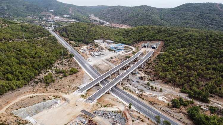 <p>Antalya'yı da yakından takip ediyoruz. Orada da bütün ihaleler yapılmış durumda. </p>
