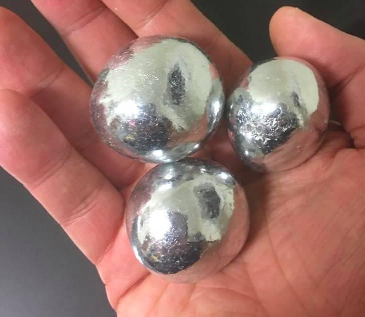 <p><span style="color:rgb(128, 0, 128)"><strong>YANIKLARI İYİLEŞTİRMEDE YARDIMCI</strong></span></p>

<p><strong><span style="color:#B22222">Oluşa bilecek k&uuml;&ccedil;&uuml;k yanıklarda ilk yardım olarak al&uuml;minyum folyo kullanılabilir. Cilt iltihabını azaltmaya ve oluşabilecek yanıkları iyileştirmede yardımcı olacaktır. </span><span style="color:#800080">Peki nasıl uygulanır?</span></strong></p>
