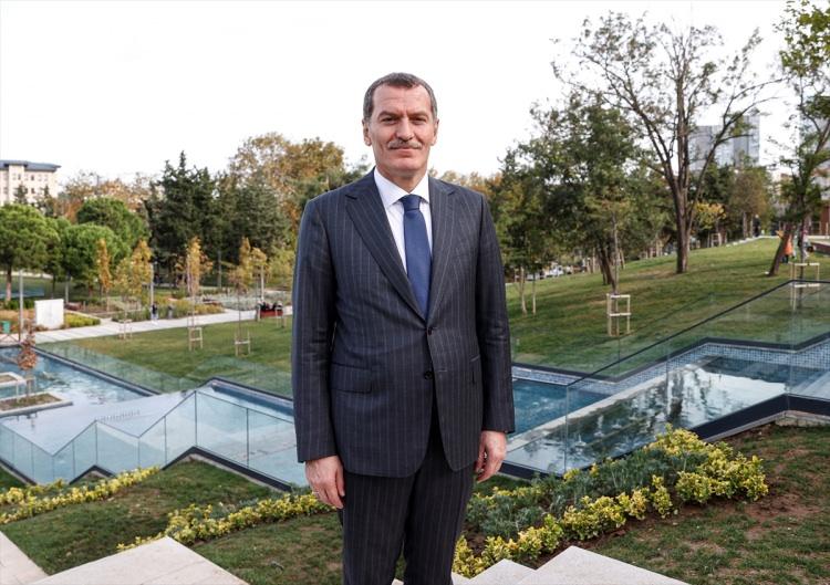 <p>“ZEYTINBURNU MİLLET BAHÇESİ, REZERV KONUTLARI VE YILLANMIŞ AĞAÇLARI İLE BENZERLERINDEN FARKLI”</p>
<p>Zeytinburnu Belediye Başkanı Ömer Arısoy, Cumhurbaşkanı Recep Tayyip Erdoğan’ın gerçekleştireceği hizmetlerden biri olan Millet Bahçesi hakkında açıklamalarda bulundu. </p>
