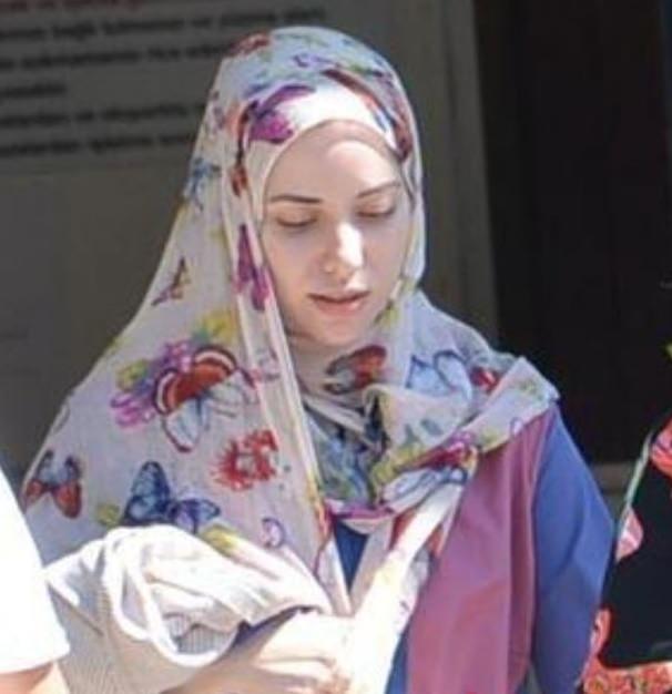 <p><span style="color:#800080"><strong>İşte Gamze Özçelik'in kızkardeşi Meltem Özçelik...</strong></span></p>
<p> </p>