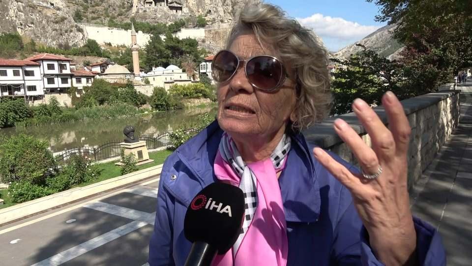 <p>Amerika kıtası doğuya, Asya kıtası batıya doğru hareket ederek bir yapboz parçası gibi birleşeceği için Amasya adı verilen süper kıtanın isminin yaşadıkları kentle aynı olmasından keyif aldığını belirten emekli öğretmen Gülseren Ertopçu ise, “Dünya üzerinde çok sayıda ülke ve şehir varken bu kıtanın ismi Amasya ise eğer şehrimle gurur duydum” şeklinde konuştu.</p>

<p> </p>
