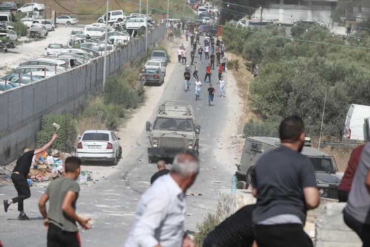 <p>İsrail askerlerinin, işgal altındaki Batı Şeria'nın Nablus kentine uyguladığı kuşatma beşinci gününde devam ediyor.</p>

