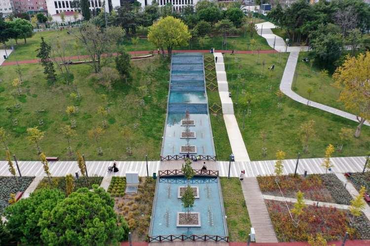 <p>Bilim Zeytinburnu'muz faaliyet gösteriyor. Orada 5 ayrı atölye çalışması yapılıyor. Bütün çocuklarımız oraya gidiyor. Zeytinburnu'ndan başlayan millet kıraathanelerinin bir uygulaması da yine orada var. Ayrıca Zeytinburnu'ndaki kadınlarımız için ücretsiz olarak hizmet veren fitness ve pilates salonları var.</p>
