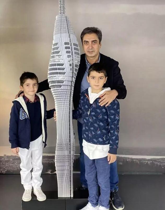 <p><strong>9 YAŞINA GİRDİ!</strong></p>

<p> </p>

<p><strong>Büyük oğlu Ali Nadir 9 yaşına girdi.Oyuncunun bu nedenle paylaşım yaptığı öğrenildi.</strong></p>
