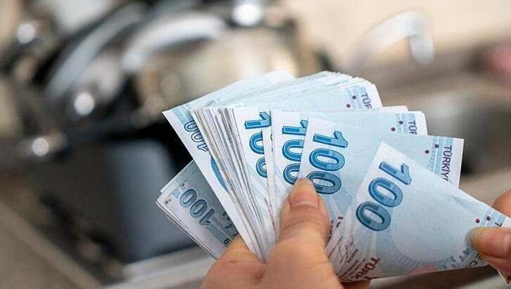 <p>Mezun olan ya da ilişiği kesilenler, 2 yıl sonra başlamak üzere, kredi aldığı kadar sürede, aylık dönemler halinde borcunu ödeyecek.</p>

