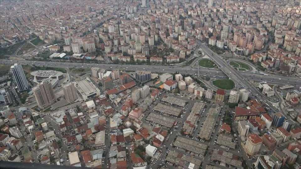 <p>Evi olan arsaya başvurabilir. YANLIŞ</p>

<p>DOĞRUSU:</p>

<p>Arsa tahsis edilecek kimselerin, kendisinin, eşinin ve ergin olmayan çocuğunun herhangi bir belediye sınırı içinde ev yapmaya müsait arsaya veya her hangi bir yerde bir ev veya apartmanın ayrı bir dairesine karşılık olan arsa payına sahip olmaması gerekmektedir. İşyeri olan kimseler arsaya başvurabilir.</p>
