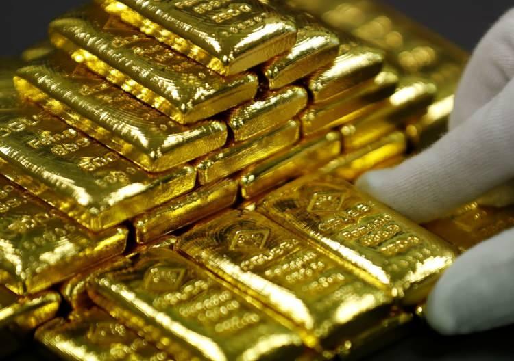 <p>Alımların gelmesi halinde ise ilk dirençler ise 1.675-1.678 ve 1.685 olarak görülüyor.</p>
<p> </p>
<p>Sonra ise 1.705 dolar yeniden radara girebilir. Milyarder yatırımcı ve Paulson & Co’nun kurucusu John Paulson, “<strong>Ekonomi yavaşlamaya başladığında, Fed’in tekrar gevşemesi gerekecek,”</strong> dedi.</p>
<p> </p>
<p>Paulson, Fed’in kontrolde olmadığının anlaşılmasının uzun vadeli enflasyon beklentilerini artıracağını söylüyor. Bunun da altını daha yükseğe taşıyacağını belirtiyor.</p>