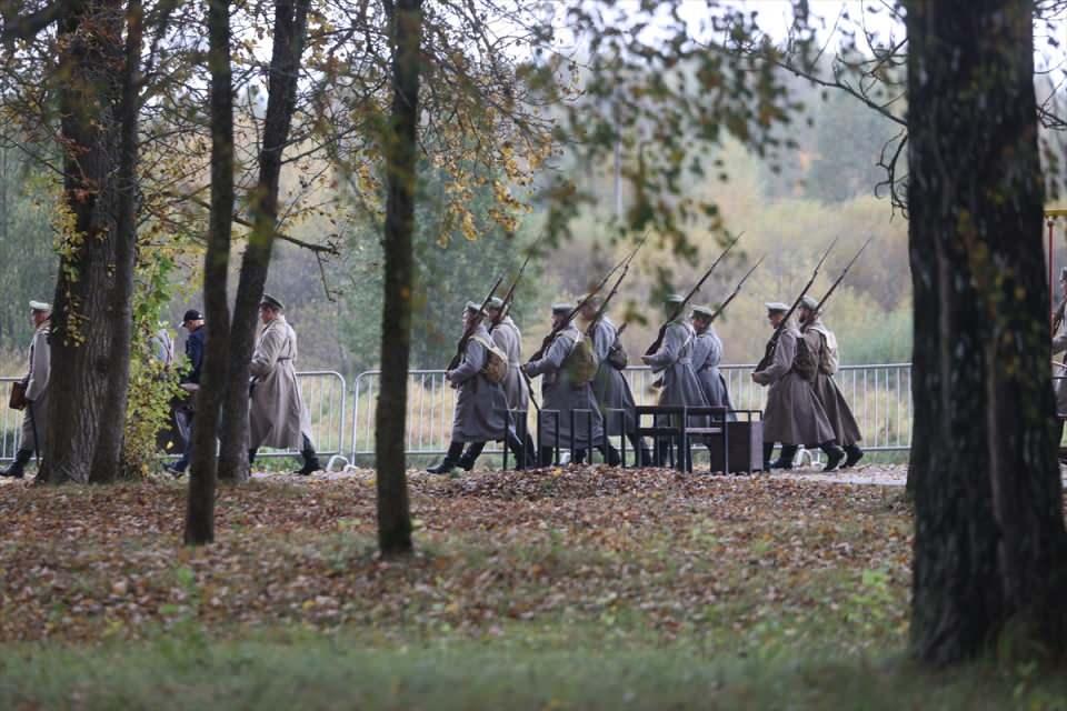 <p>Belarus'un Minsk bölgesine bağlı Vileyka kentinde Compiegne Mütarekesi'nin imzalanmasının 108. yıldönümü münasebetiyle düzenlenen etkinlikte, Birinci Dünya Savaşı yeniden canlandırıldı.</p>
<p> </p>