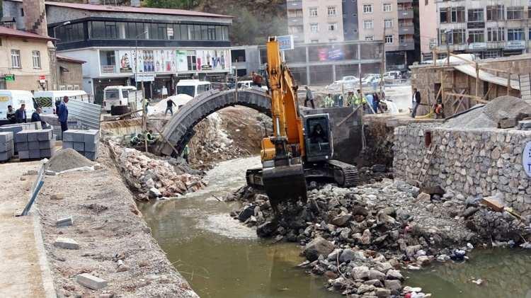 <p>Önümüzdeki yıldan itibaren Bitlis’i Türkiye’deki en güzel destinasyonlardan birisi olarak tüm vatandaşlarımızın hizmetine açmış olacağız.”</p>