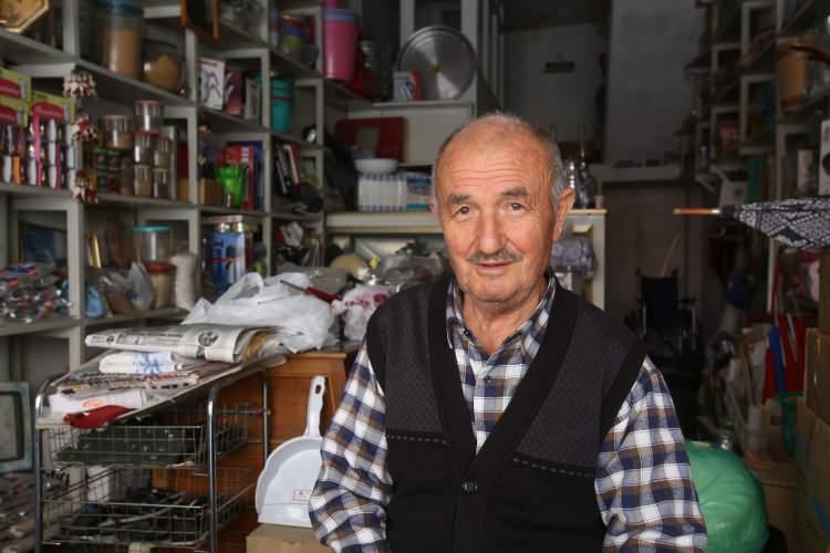 <p><strong>"İnsanlar en son buraya gelirdi"</strong></p>
<p>"İnsanlar aradığını bulamayıp en, son buraya geldiği için burasının ismi Bulamadım Çarşısı" diyen Erdoğan "Babam biraz dış görünüşü itibariyle çok ciddi soğukkanlı biriydi. </p>