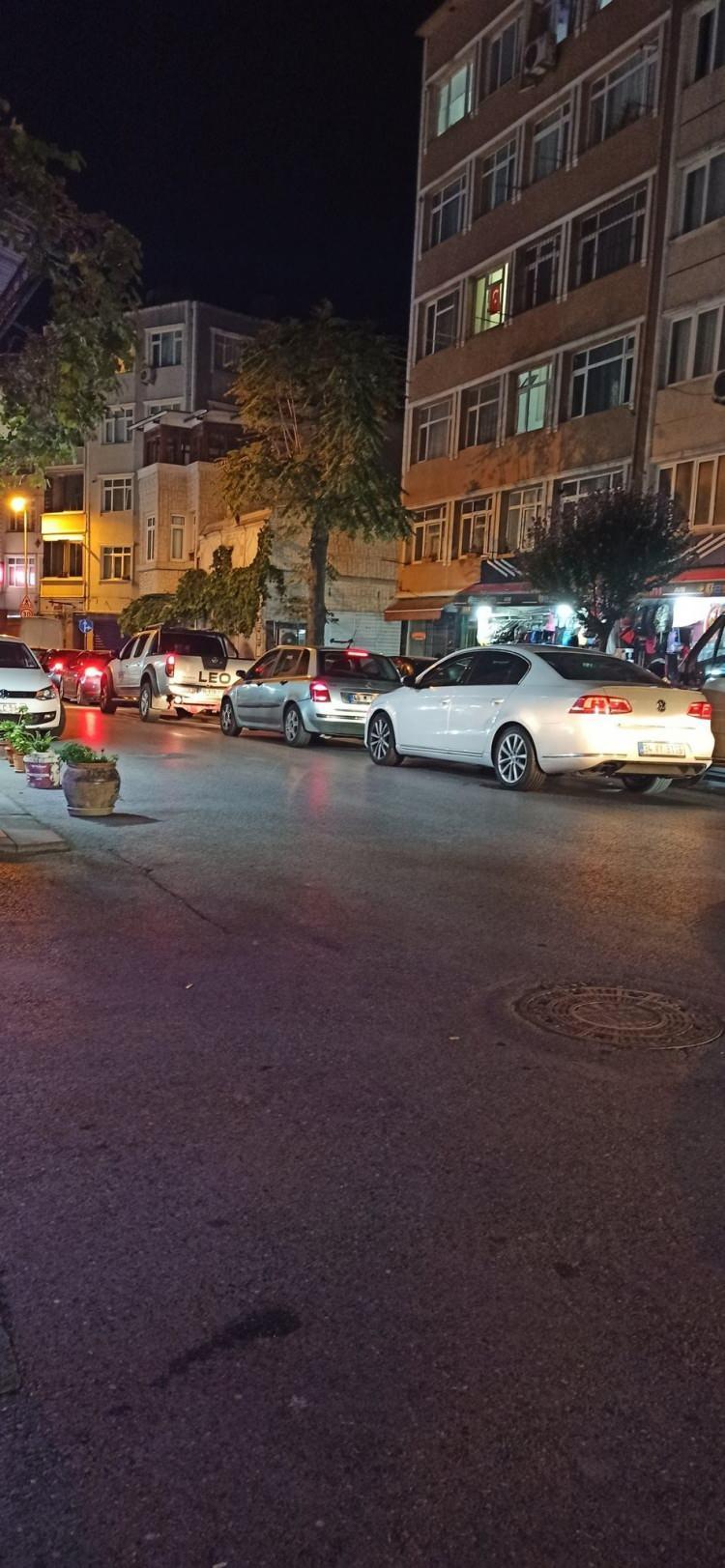 <p>10 dakikalık yolu bir saat 40 dakikada gidemeyen sürücüler, İBB'ye "Bu rezalete son verin" diyerek isyan etti.</p>
