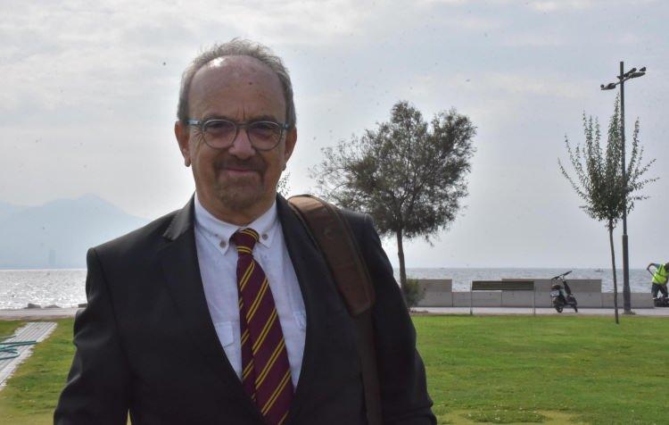 <p><span style="color:rgb(99, 99, 99)"> Son beş yıldır Paleolitik Çağ araştırmalarına ağırlık verdiklerini belirten Prof. Dr. Güneri, "Gobi bölgesi araştırmalarımız sırasında biri mağara içinde, ikisi açık alanda üç yeni Paleolitik yerleşme yeri saptadık. Topladığımız, incelediğimiz taş alet örnekleri M.Ö.15000-12000 arasını işaret ediyor. Sürpriz buluntu ise Gurvan Sayhan Uul bölgesinde bulduğumuz iki mamut figürüdür. Son Üst Paleolitik Çağda (yukarıda verilen tarihlerin sonunda) nesli tükenen bu iri memelilere ait kaya resimleri Üst Paleolitik Çağı tarihleyen en ilginç tasvirlerdir. Toplamda bu tür erken arkeolojik bulguların bölgedeki mevcudiyeti araştırmalarımızı gelecek yıldan itibaren Gobi bölgesine kaydırmamızı gerektirmiştir" dedi.</span></p>